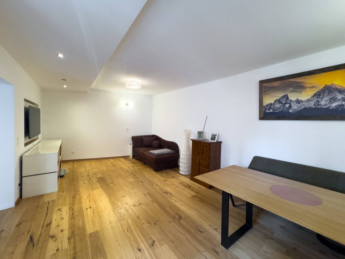 HOCHWERTIGE 2-ZIMMER-WOHNUNG IN HALLEIN