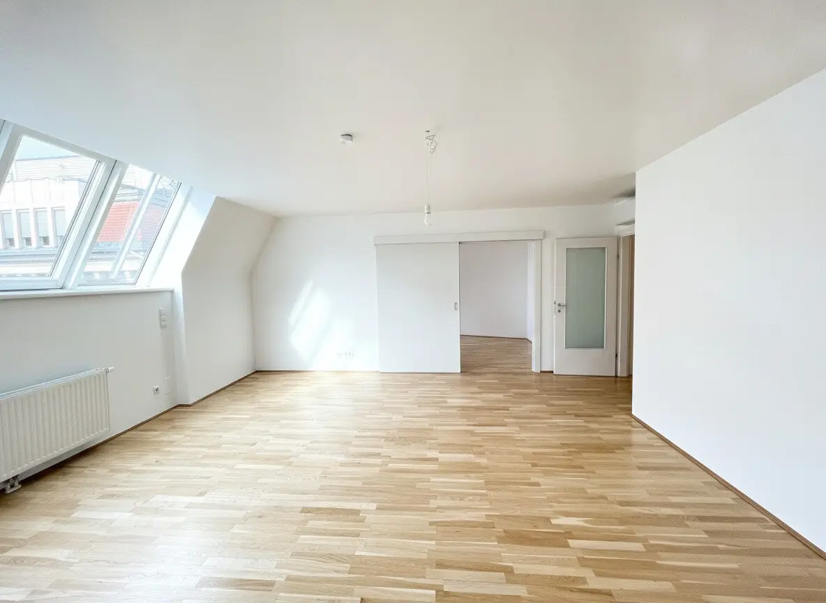 UNBEFRISTET: Top-Lage beim Stephansplatz: Moderne, klimatisierte Dachgeschoßwohnung im stilvollen Haus / Prime location near Stephansplatz: a modern, air-conditioned penthouse flat in a stylish building