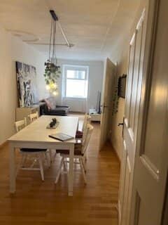 Altbauschönheit: ruhige, stilvolle und zentral gelegene Wohnung in der Grazer Innenstadt mit Balkon, urbanes Wohnen in einem gepflegten Altbau