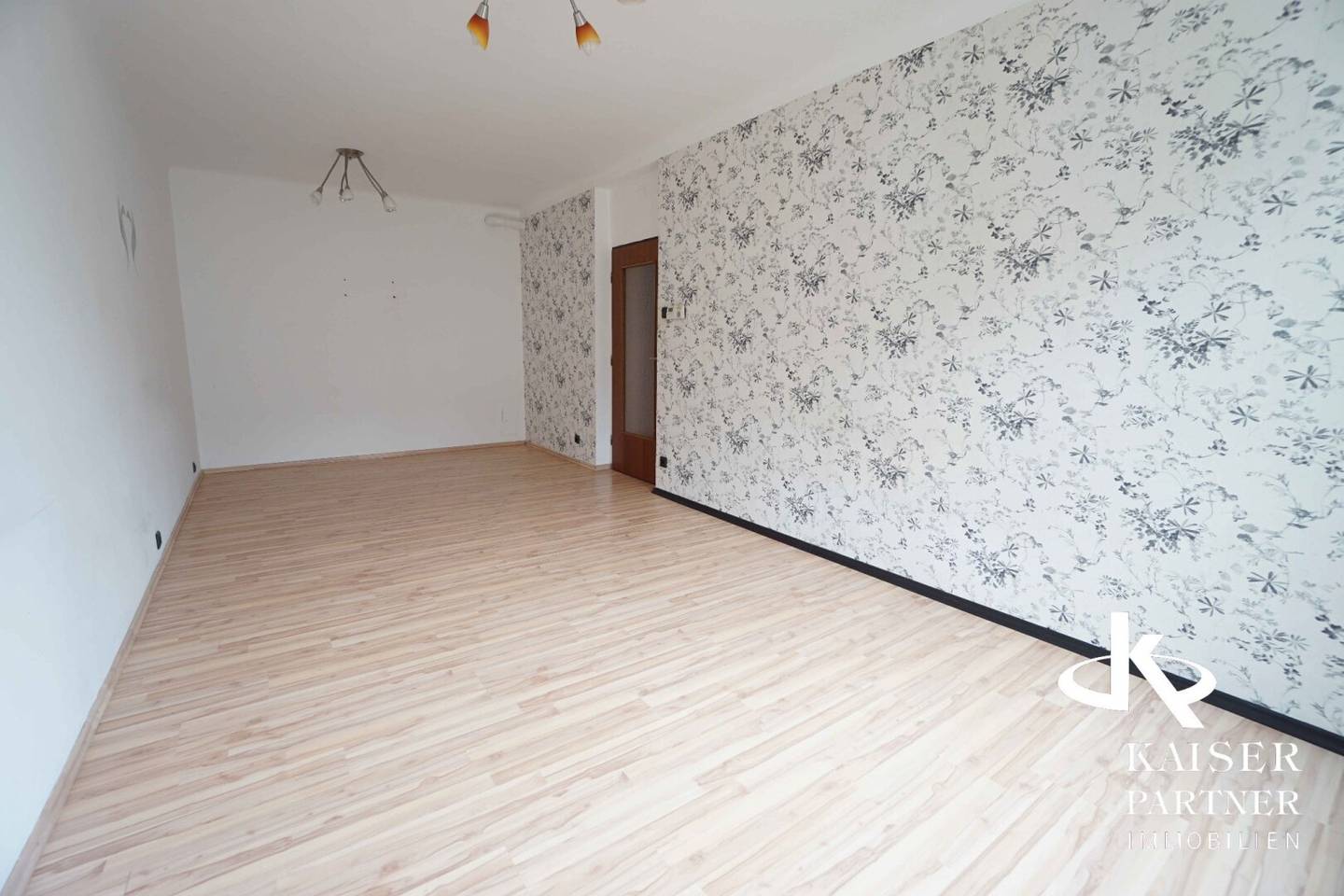 Helle 2-Zimmerwohnung mit Blick in weitläufigen, grünen Innenhof, Topinfrastruktur!