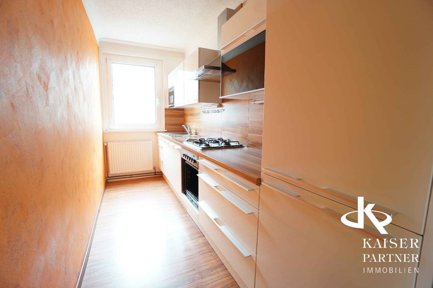 Helle 2-Zimmerwohnung mit Blick in weitläufigen, grünen Innenhof, Topinfrastruktur!