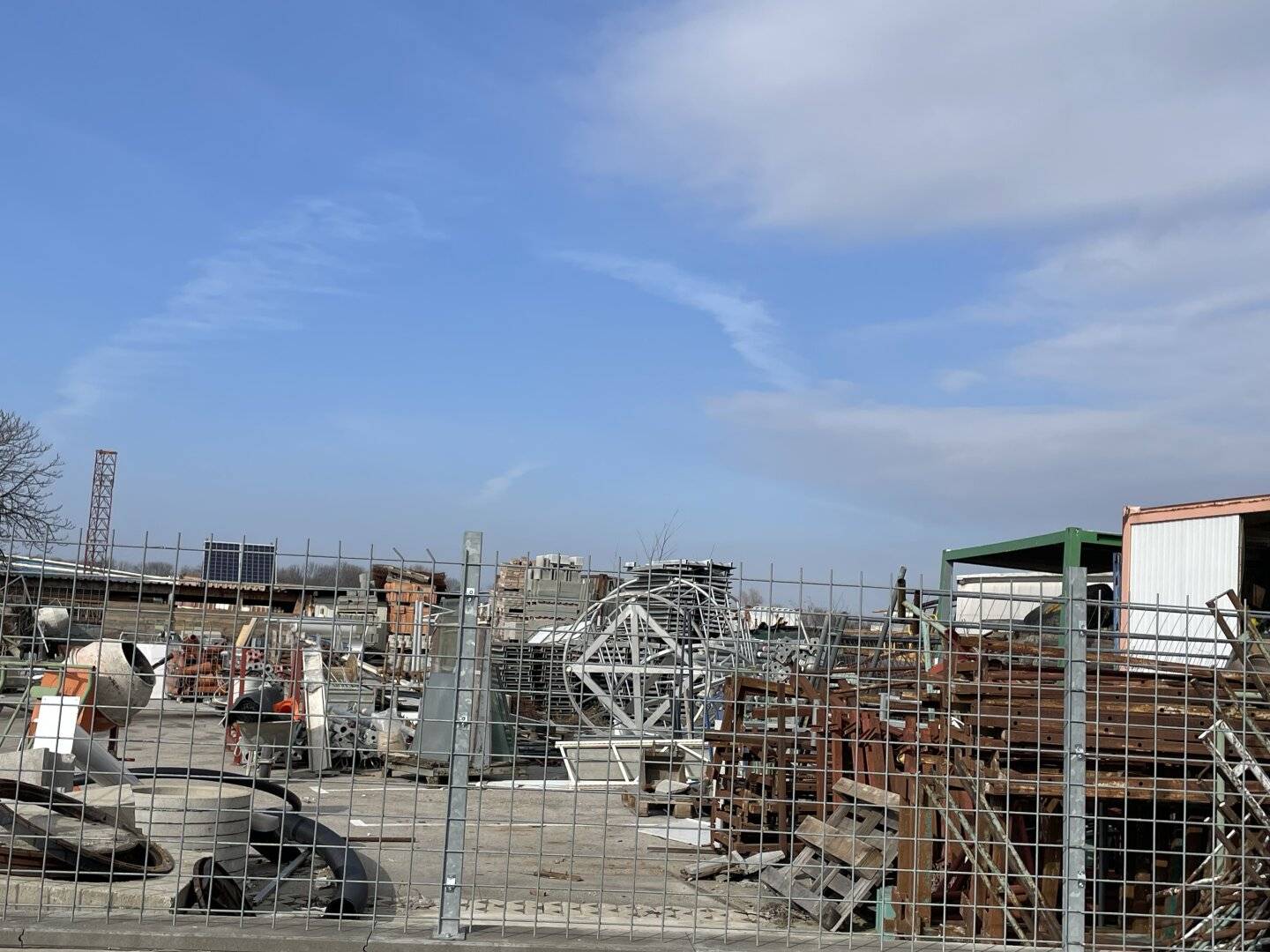 Vielseitig nutzbarer Lager- und Stellplatz ca. 800m² auf Industrieareal zu vermieten (FS Platz)
