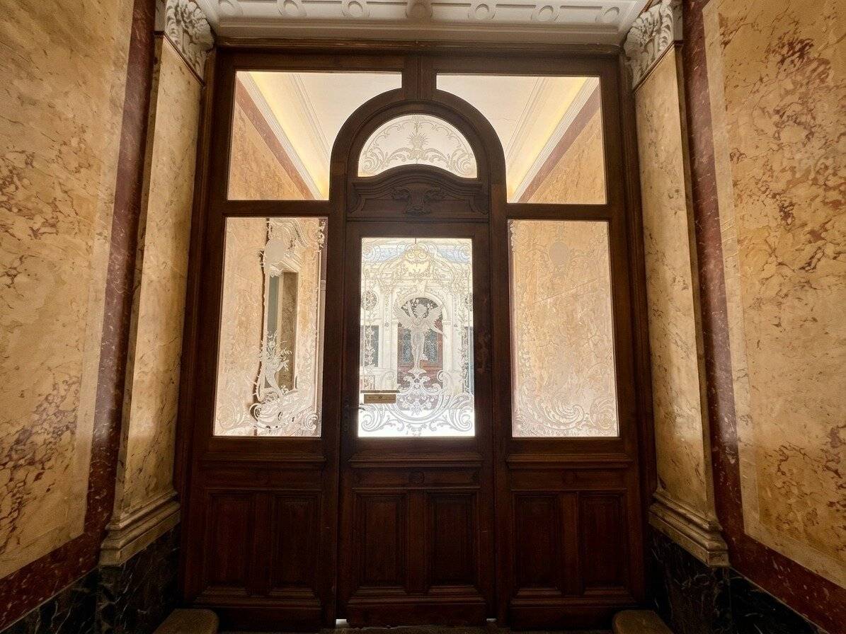 Prunkvolle Altbau-Wohnung im repräsentativen Haus / Wonderful apartment in a representative building