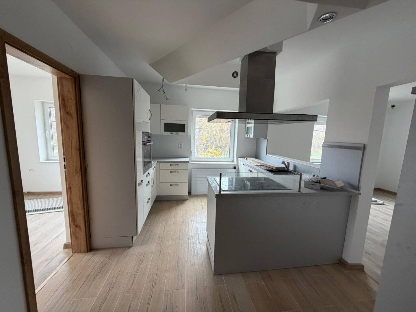 Frisch renoviertes Zweifamilienhaus in Straß