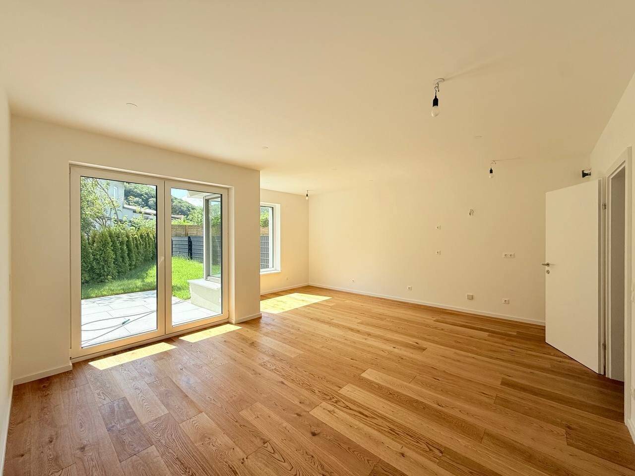 ERSTBEZUG-REIHENHAUS mit Eigengarten und 2 Parkplätze – modernes Wohnen auf höchstem Niveau