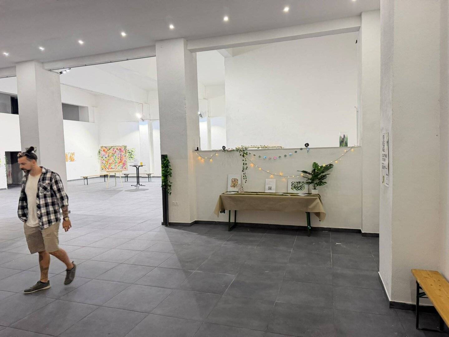 Helle PROVISIONSFREIE Gewerbehalle mit Verkaufsraumcharakter in 2601 Sollenau bald zu vermieten