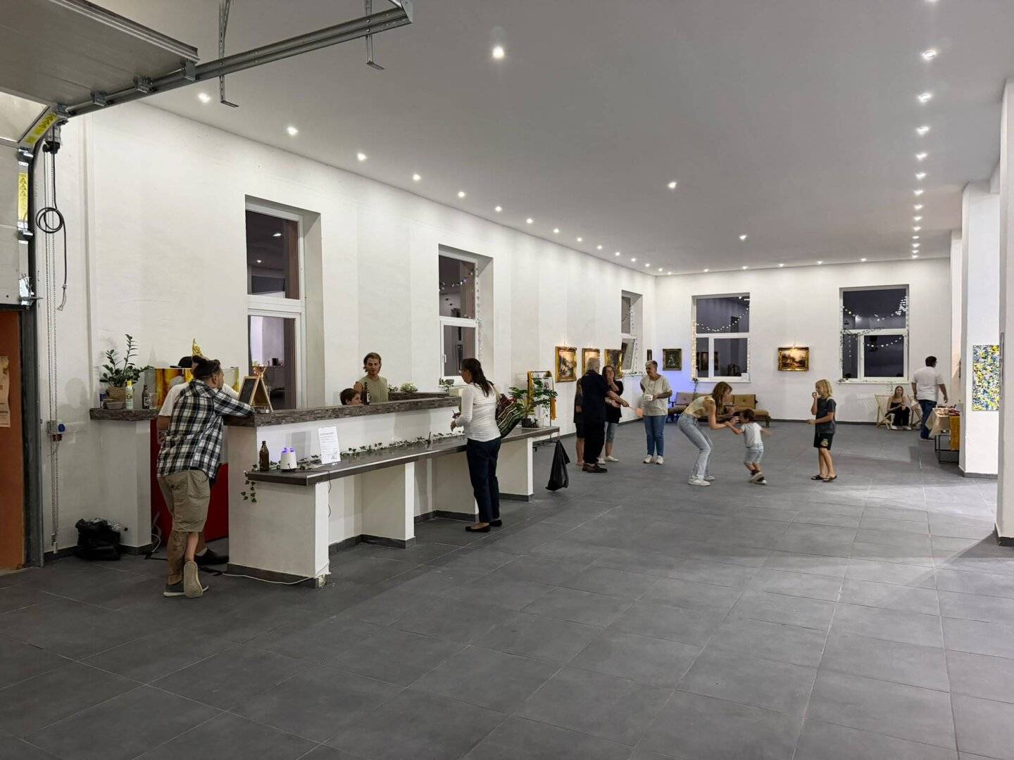 Helle PROVISIONSFREIE Gewerbehalle mit Verkaufsraumcharakter in 2601 Sollenau bald zu vermieten