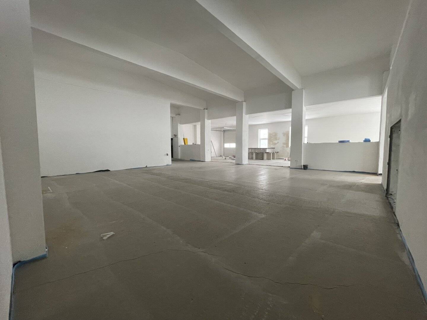 Helle PROVISIONSFREIE Gewerbehalle mit Verkaufsraumcharakter in 2601 Sollenau bald zu vermieten