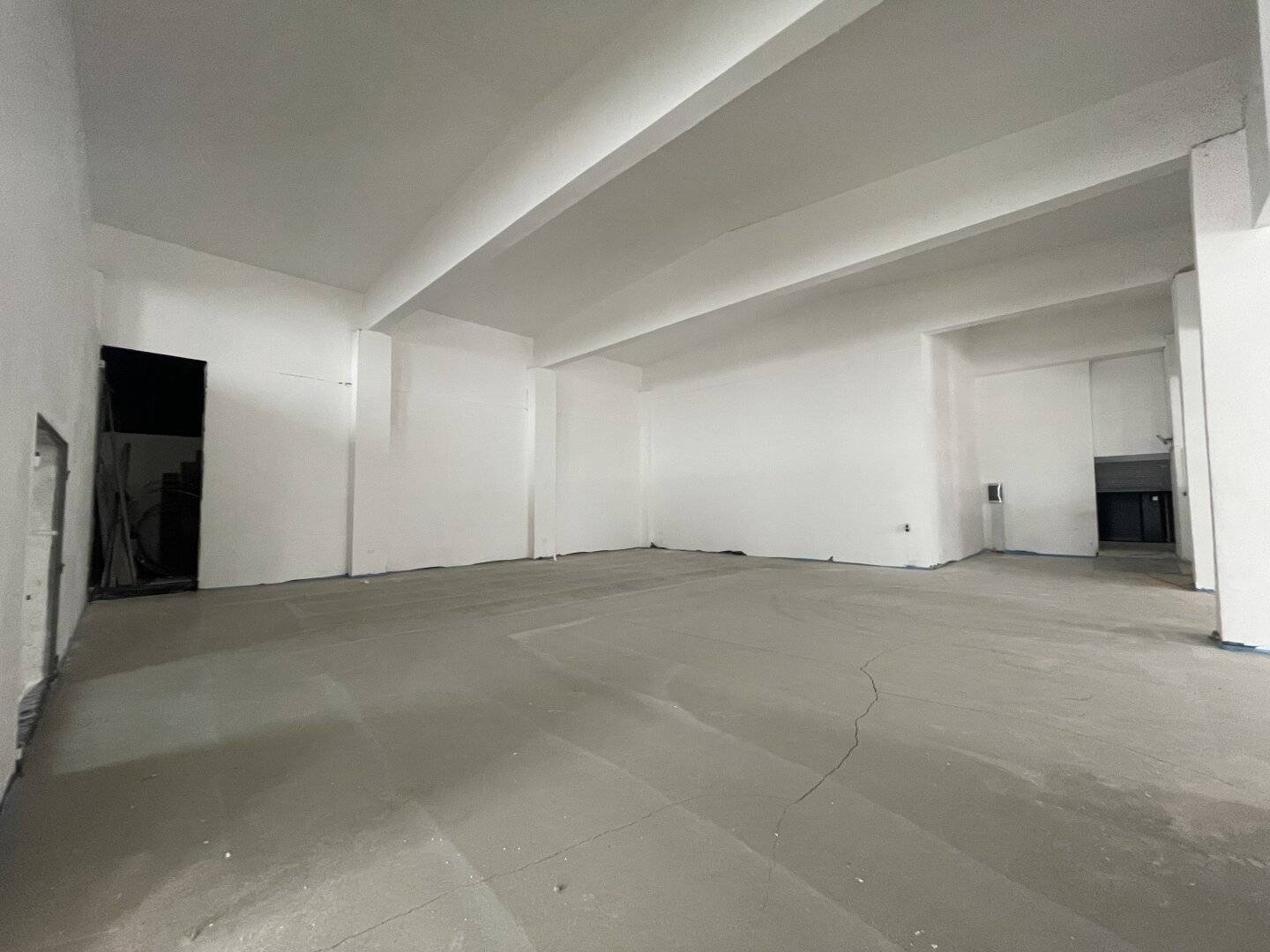 Helle PROVISIONSFREIE Gewerbehalle mit Verkaufsraumcharakter in 2601 Sollenau bald zu vermieten