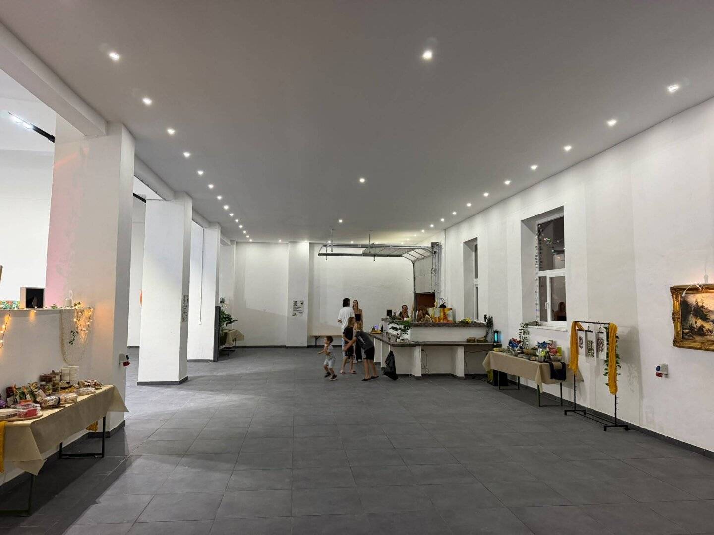 Helle PROVISIONSFREIE Gewerbehalle mit Verkaufsraumcharakter in 2601 Sollenau bald zu vermieten