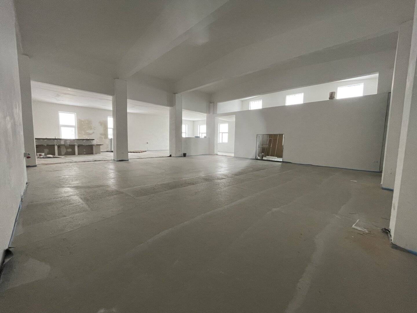 Helle PROVISIONSFREIE Gewerbehalle mit Verkaufsraumcharakter in 2601 Sollenau bald zu vermieten