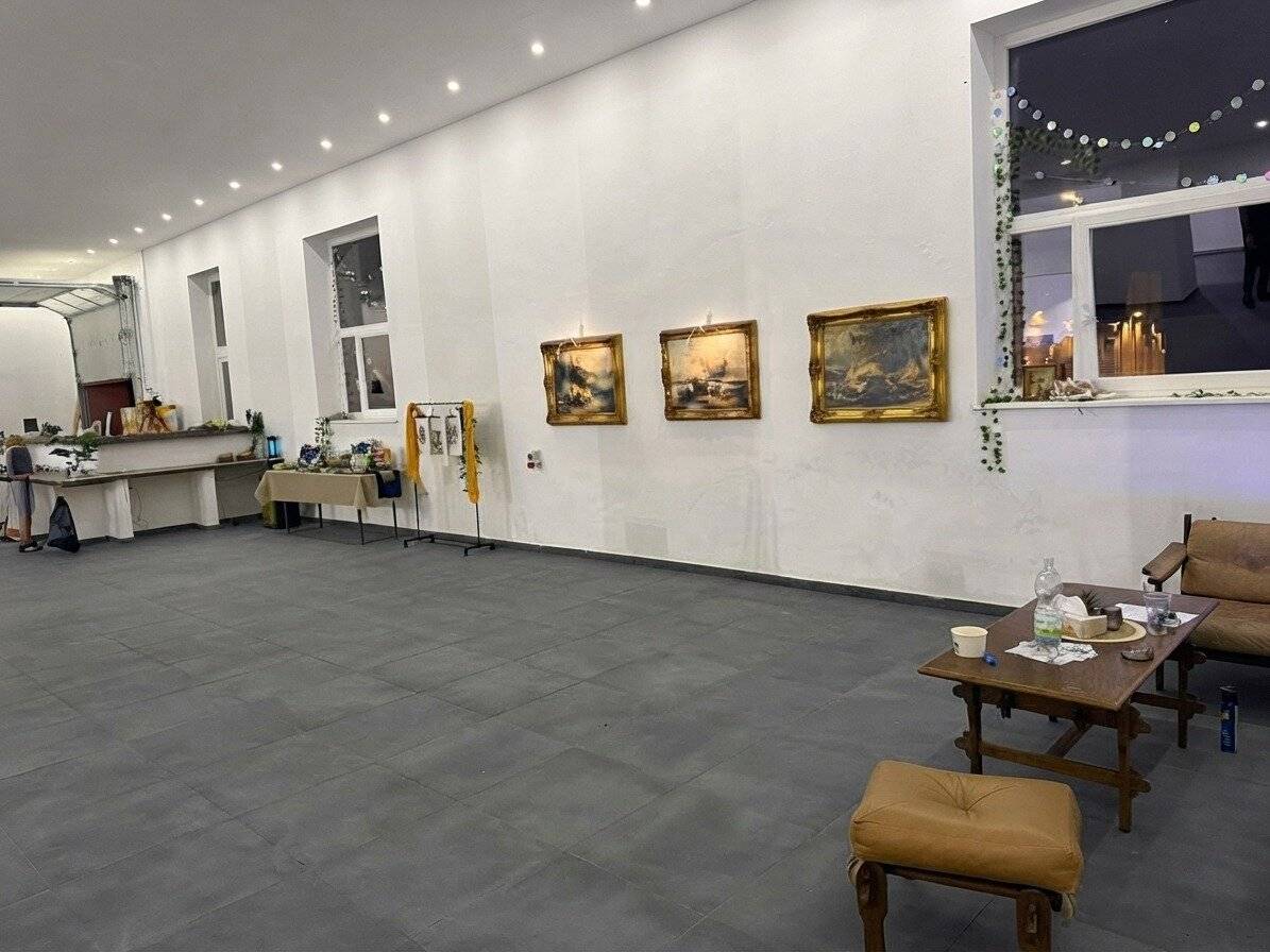 Helle PROVISIONSFREIE Gewerbehalle mit Verkaufsraumcharakter in 2601 Sollenau bald zu vermieten