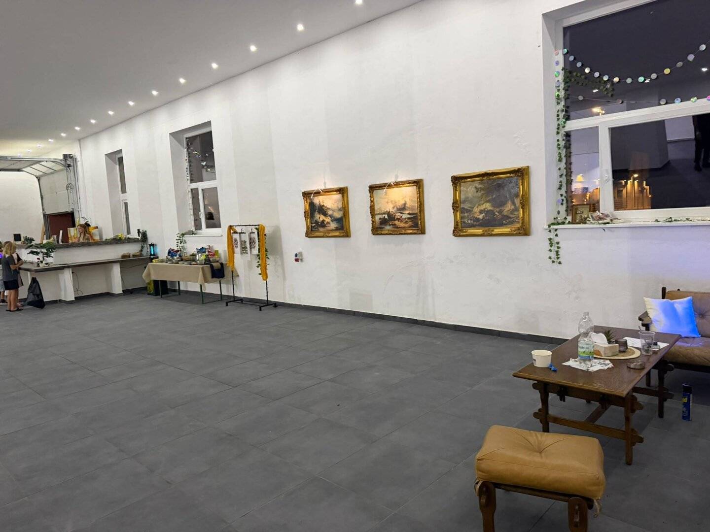 Helle PROVISIONSFREIE Gewerbehalle mit Verkaufsraumcharakter in 2601 Sollenau bald zu vermieten