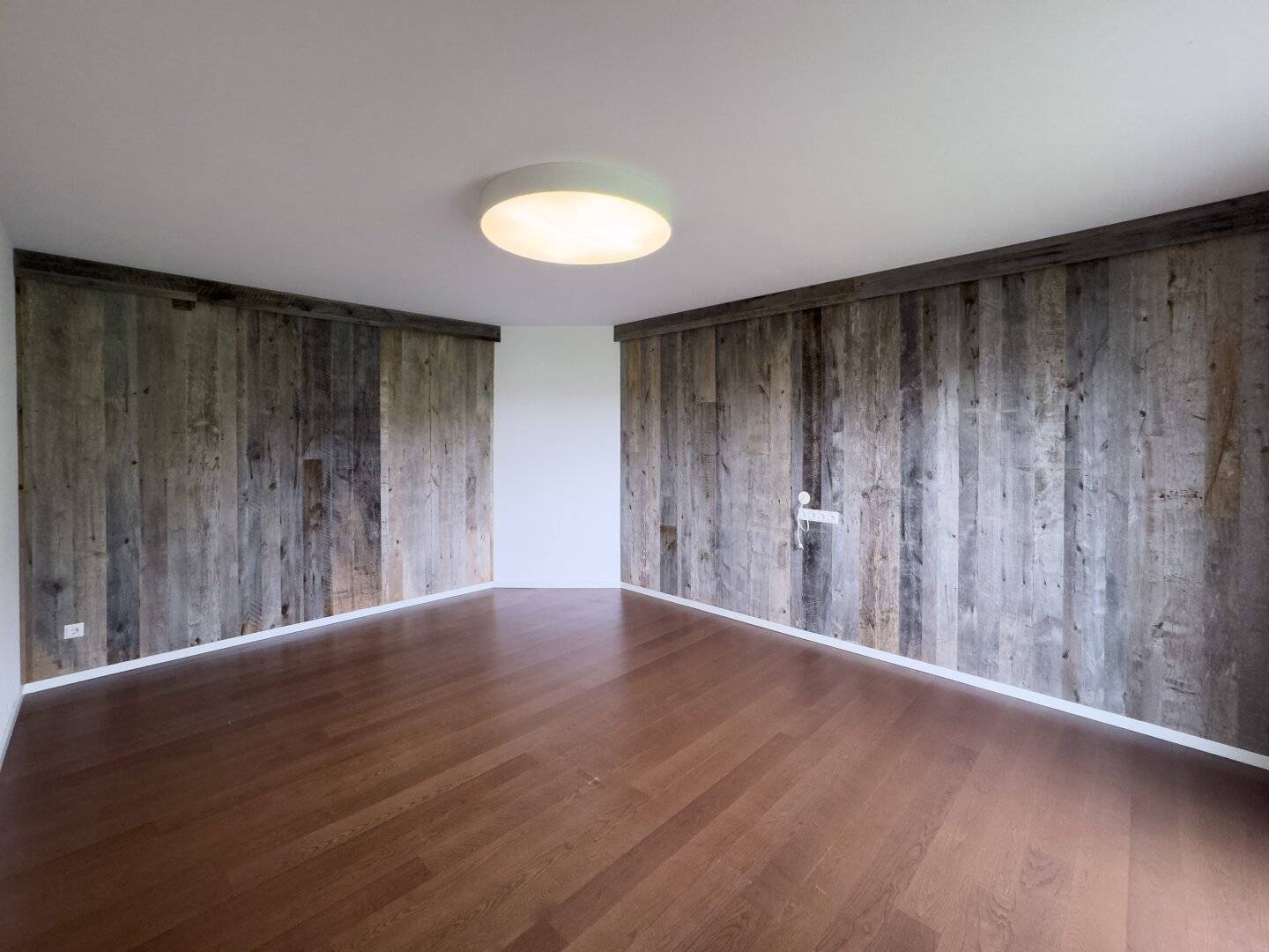 GROSSZÜGIGE 3,5-ZIMMERWOHNUNG  MIT TERRASSE