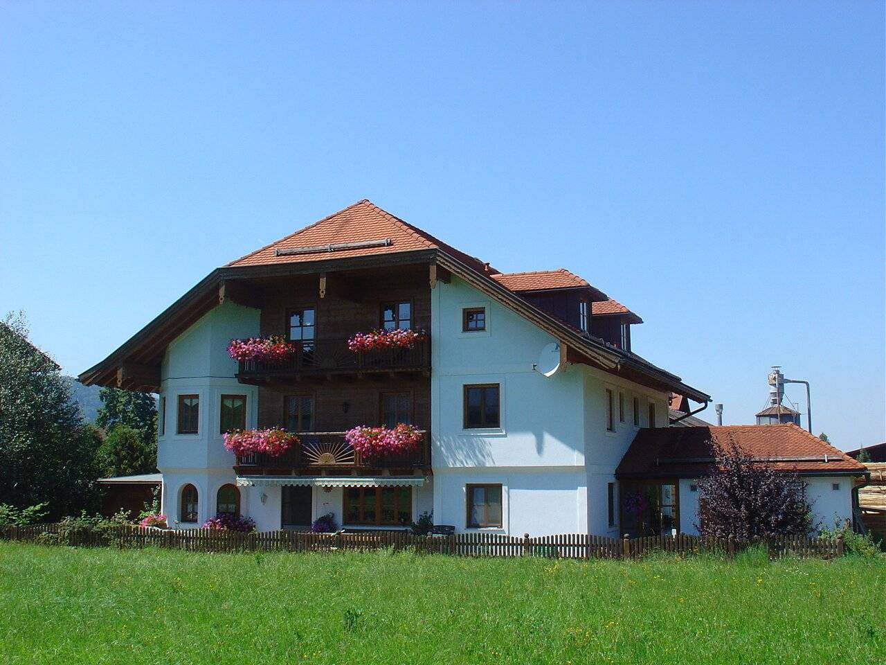 GROSSZÜGIGE 3,5-ZIMMERWOHNUNG  MIT TERRASSE