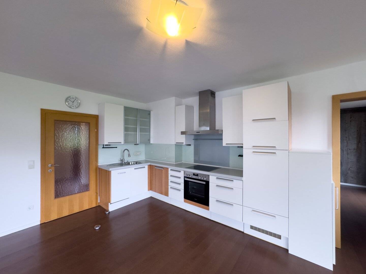GROSSZÜGIGE 3,5-ZIMMERWOHNUNG  MIT TERRASSE