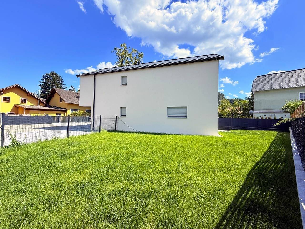 ERSTBEZUG-REIHENHAUS mit Eigengarten und 2 Parkplätze – modernes Wohnen auf höchstem Niveau