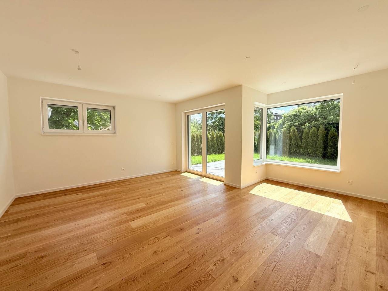 ERSTBEZUG-REIHENHAUS mit Eigengarten und 2 Parkplätze – modernes Wohnen auf höchstem Niveau