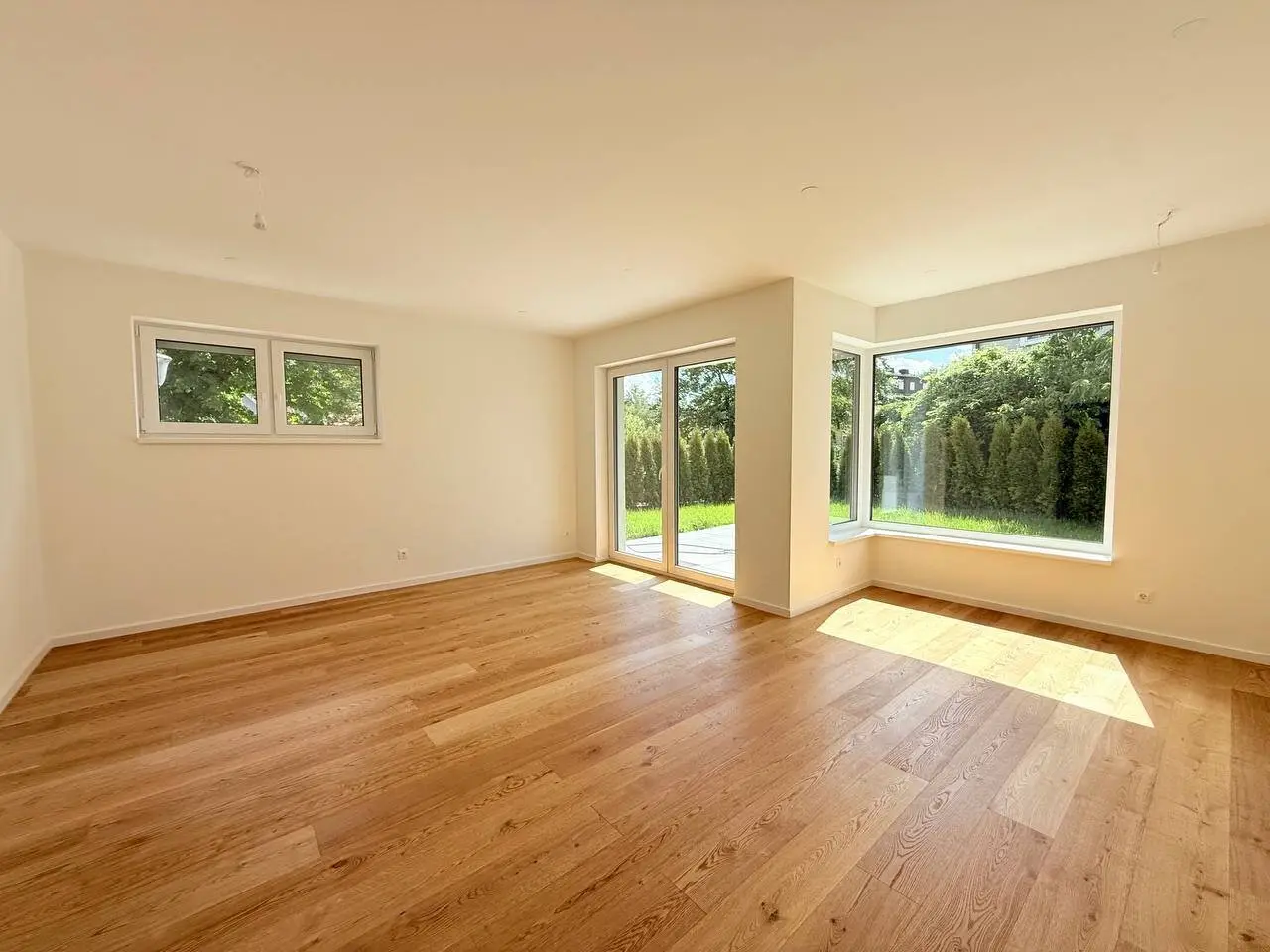 ERSTBEZUG-REIHENHAUS mit Eigengarten und 2 Parkplätze – modernes Wohnen auf höchstem Niveau