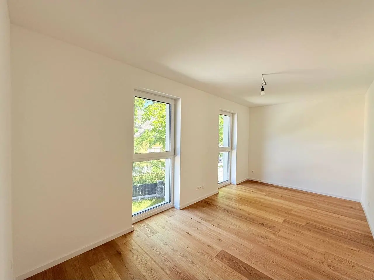 ERSTBEZUG-REIHENHAUS mit Eigengarten und 2 Parkplätze – modernes Wohnen auf höchstem Niveau