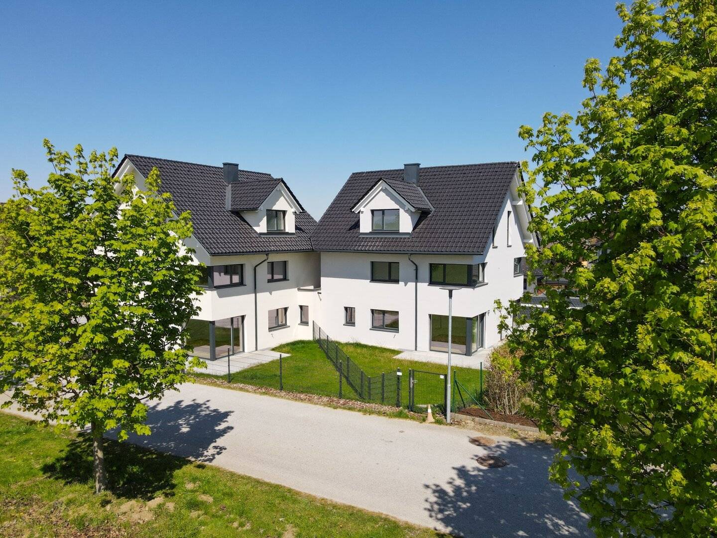 MODERNE DOPPELHAUSHÄLFTEN IN LAMPRECHTSHAUSEN