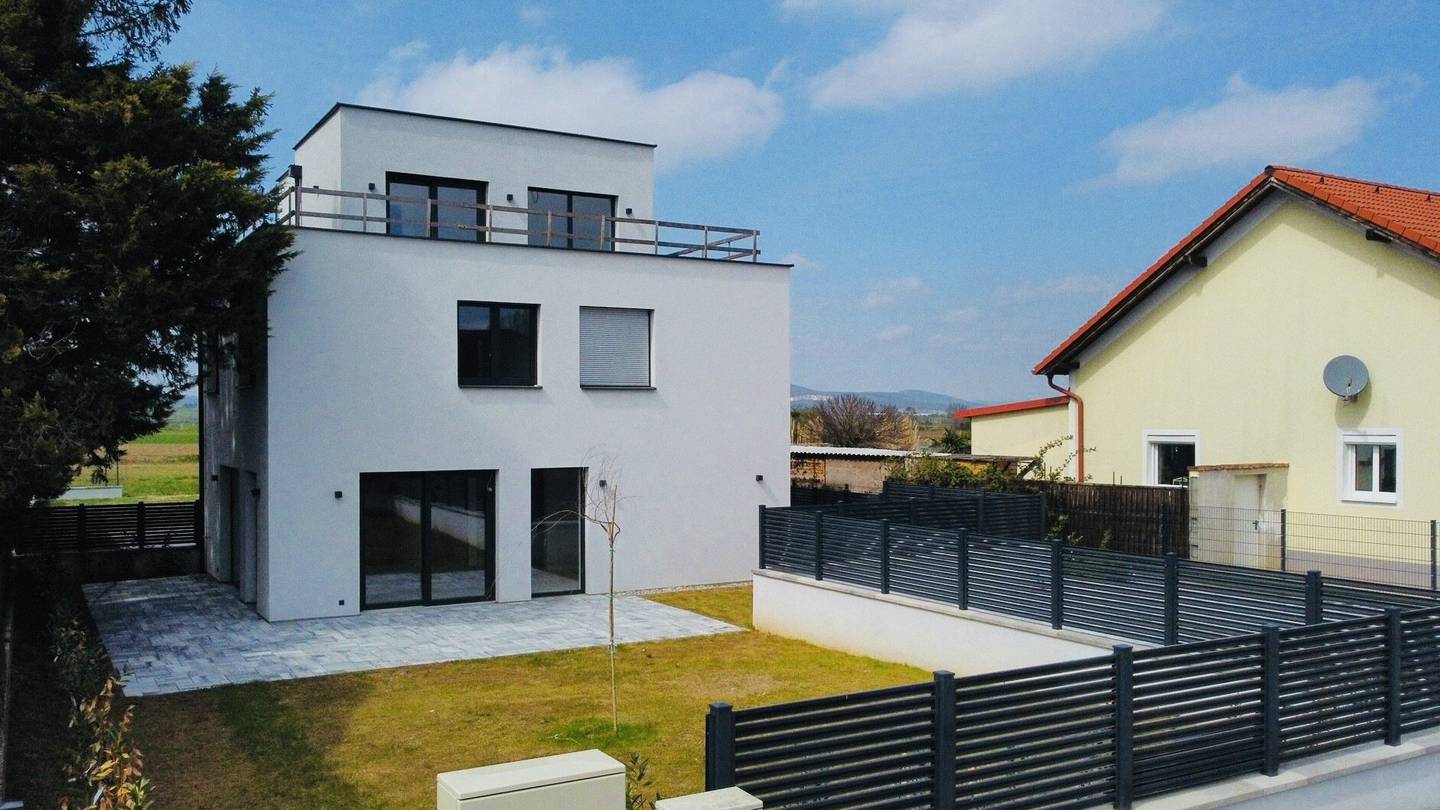 Modernes Wohnjuwel in Sollenau: Großzügigkeit trifft auf individuelle Gestaltungsfreiheit !!