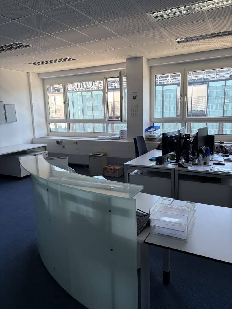 Provisionsfrei, moderne Büro/Praxis in Top-Lage Salzburg 5. Etage mit Aufzug & Tiefgarage zu mieten!