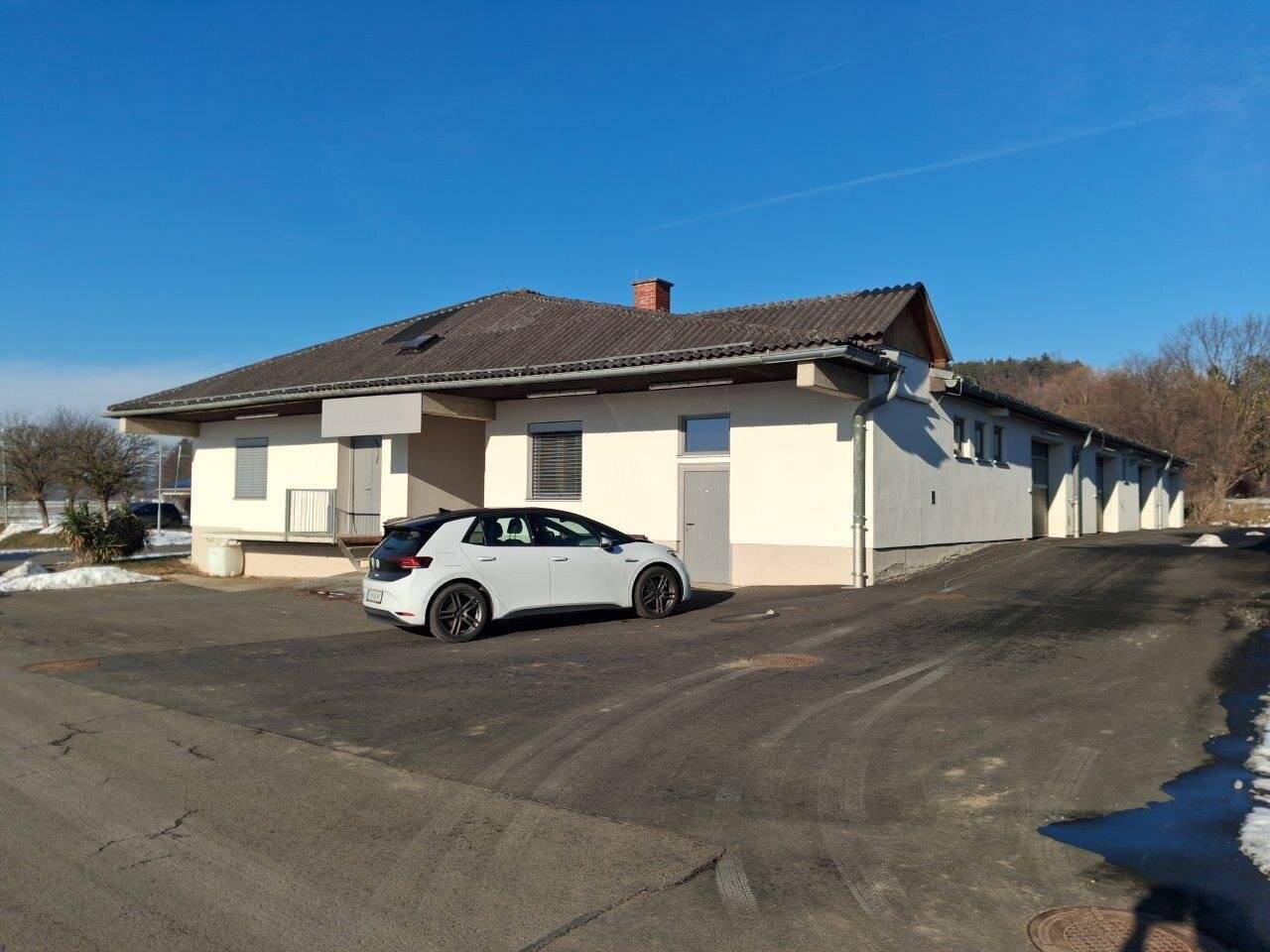 8200 Gleisdorf, Tieberhof 21: 2 Büros, 4 Lagerflächen und 2 Garagen - Gesamtfläche ca. 249m²
