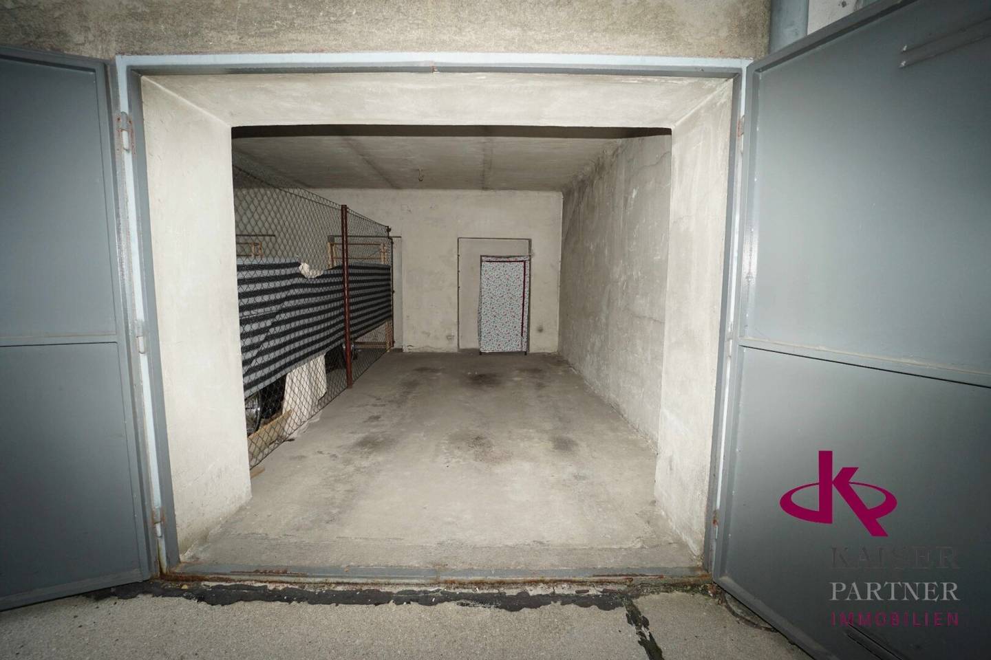 Garagenbox, Esterhazygasse 14, kein Lager, keine E-Autos!
