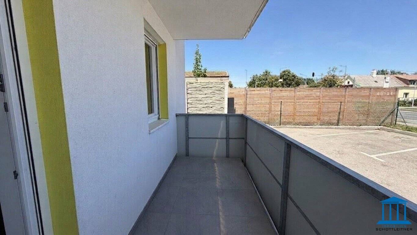 Terrassen-Wohnung im Erdgeschoss mit Einbauküche und bis zu zwei PKW-Abstellplätzen / Top 1
