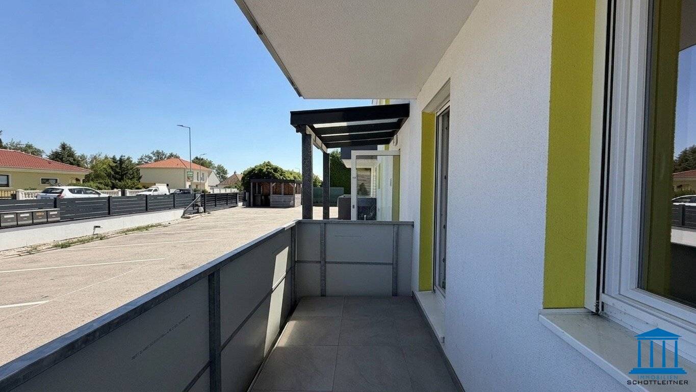 Terrassen-Wohnung im Erdgeschoss mit Einbauküche und bis zu zwei PKW-Abstellplätzen / Top 1