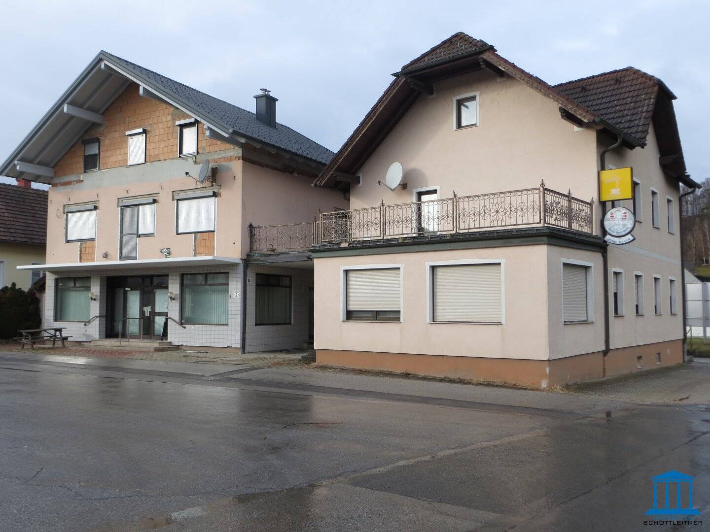Wohnhaus sowie Geschäftslokal mit Maisonette-Wohnung in der Kurgemeinde Bad Schönau