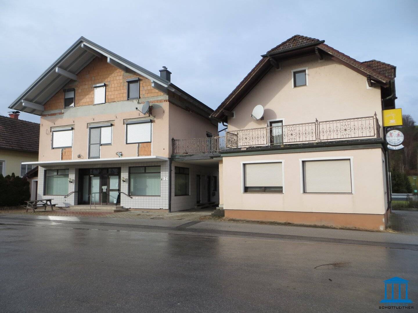 Wohnhaus sowie Geschäftslokal mit Maisonette-Wohnung in der Kurgemeinde Bad Schönau