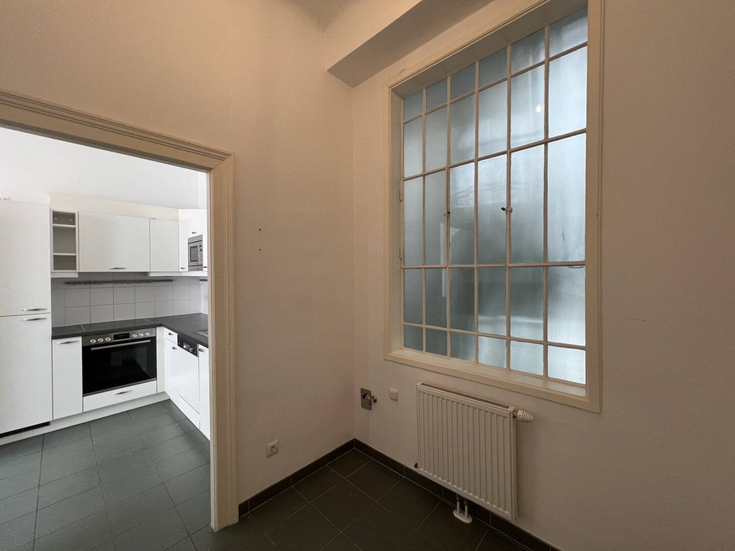 UNBEFRISTET: Wohnen in Bestlage in einer ruhigen Altbauwohnung