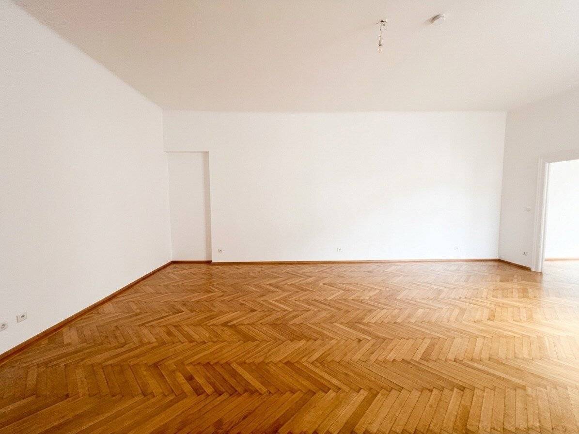 UNBEFRISTET: Wohnen in Bestlage in einer ruhigen Altbauwohnung im repräsentativen Haus