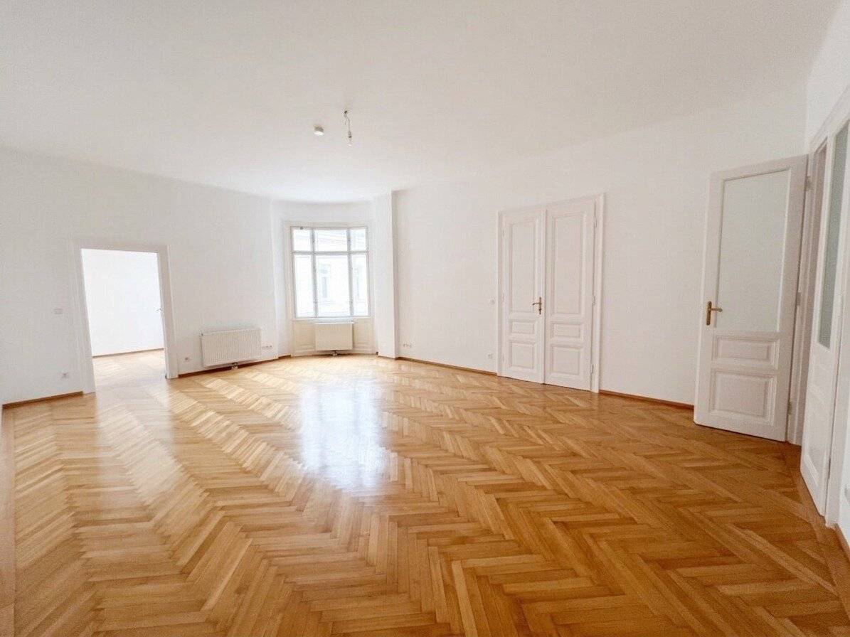 UNBEFRISTET: Wohnen in Bestlage in einer ruhigen Altbauwohnung im repräsentativen Haus