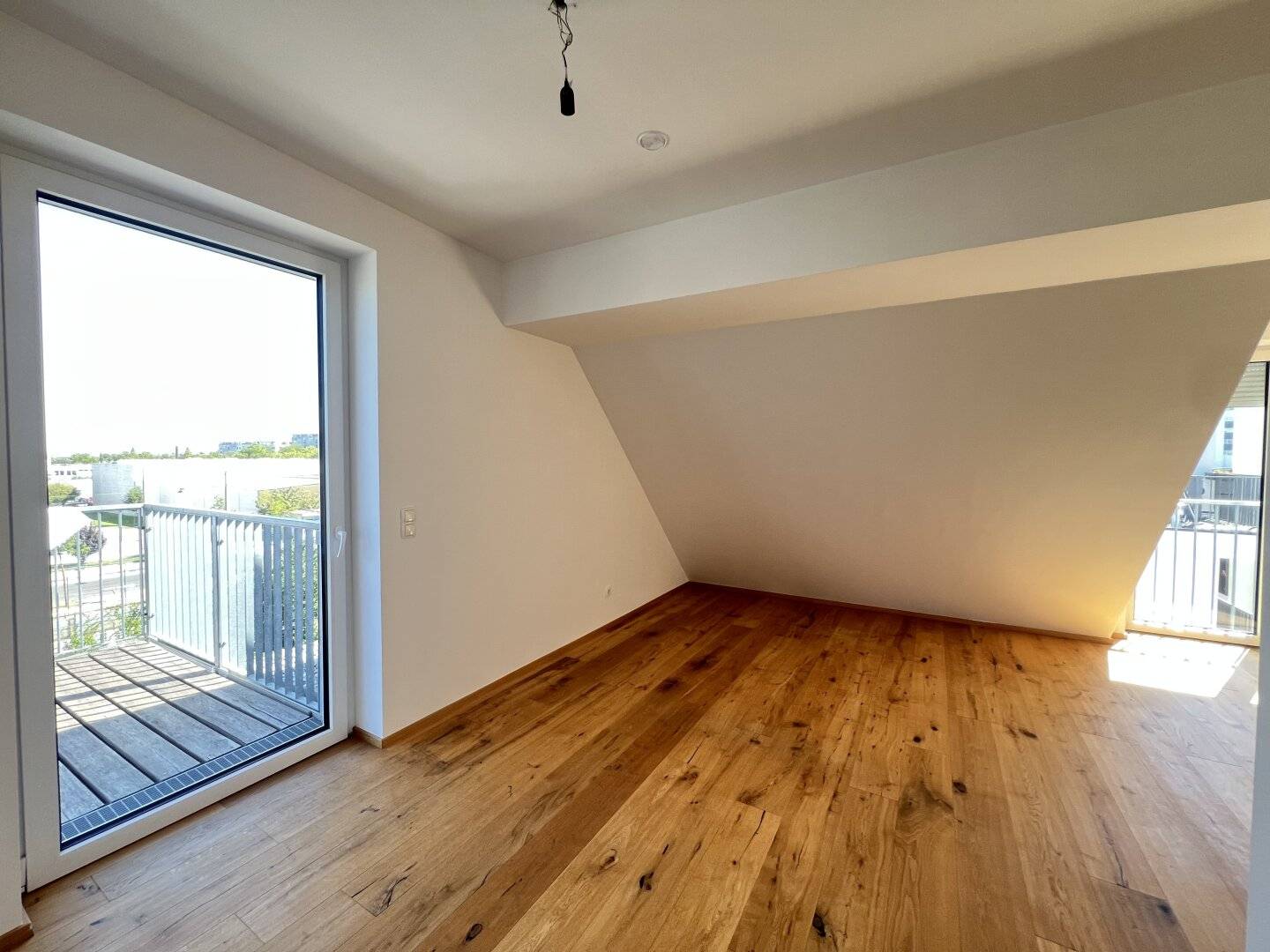 Perfektastraße-Lemböckgasse! Dachgeschosswohnung zzgl. 7,90 m² Terrasse nähe U-Bahnlinie!