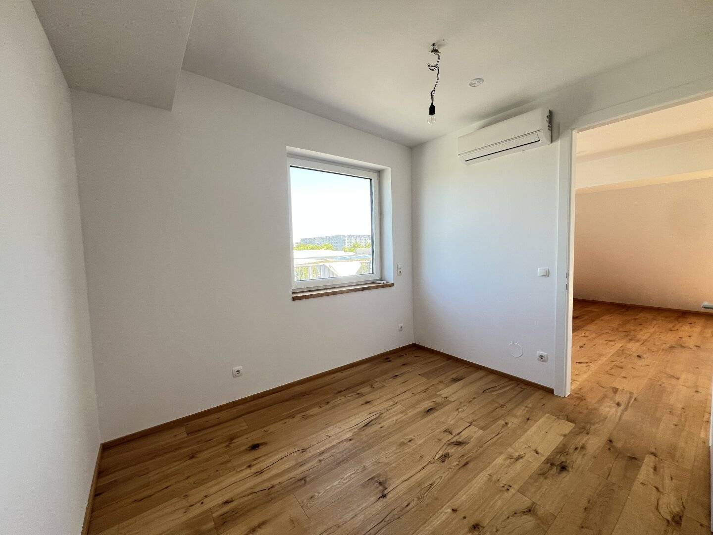 Perfektastraße-Lemböckgasse! Dachgeschosswohnung zzgl. 7,90 m² Terrasse nähe U-Bahnlinie!