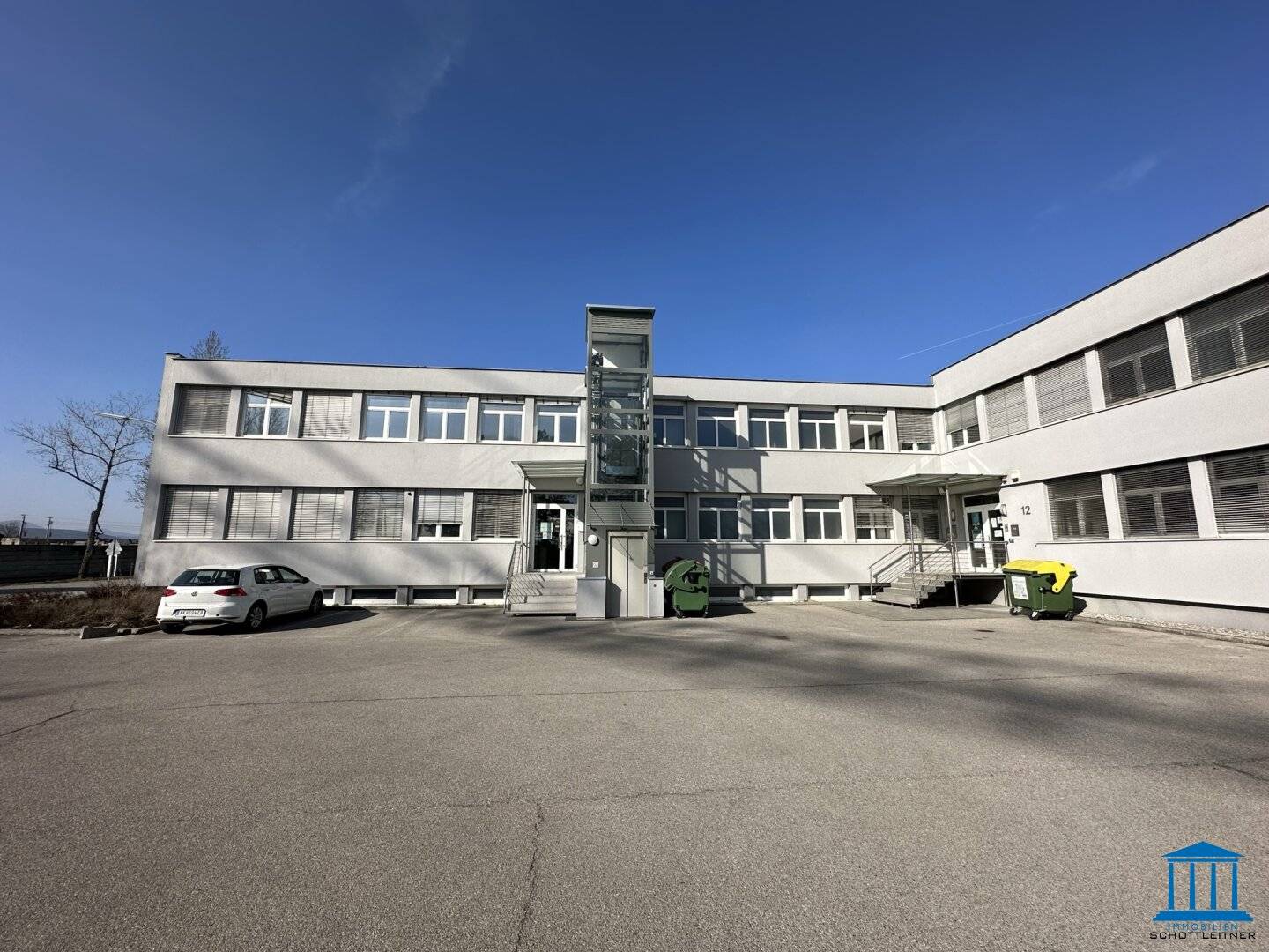 TEILANMIETUNG möglich / Neuwertige, barrierefreie Gewerbeflächen mit eigenem Parkplatz-Areal - Variante EG mit OG und UG