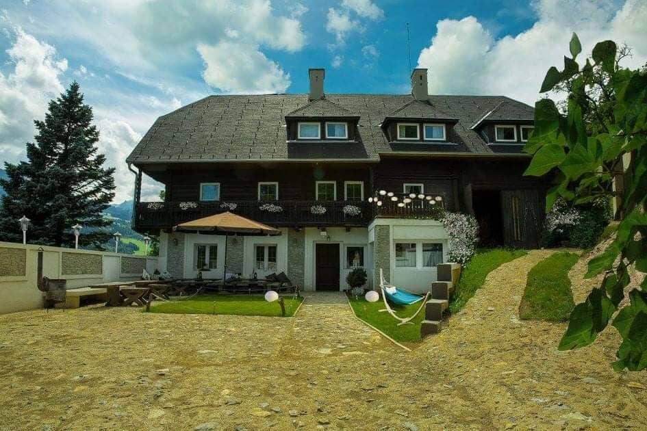Bestehende Beherbergungsimmobilie im Tourismusgebiet Schladming – sanierungsbedürftiger Bestand mit Entwicklungsmöglichkeiten