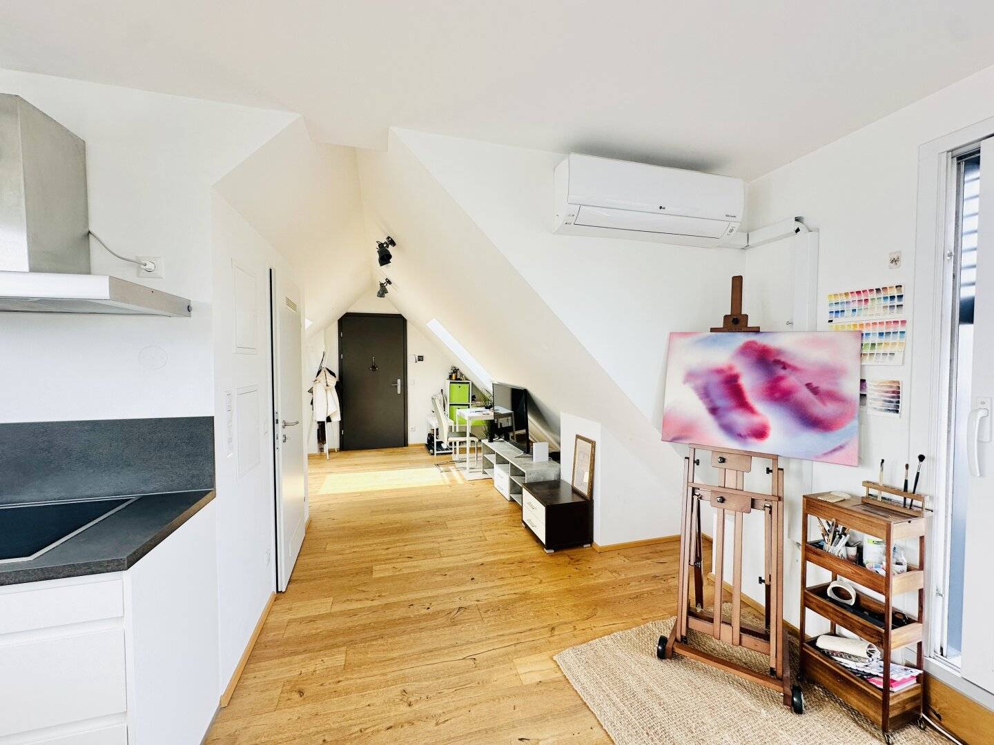 SOMMERAKTIONSPREIS! Tolle 2 Zimmerwohnung + Dachterrasse nahe der Alten Donau! Inkl. Einbauküche & Klimaanlage! U1 Alte Donau & Kagran!