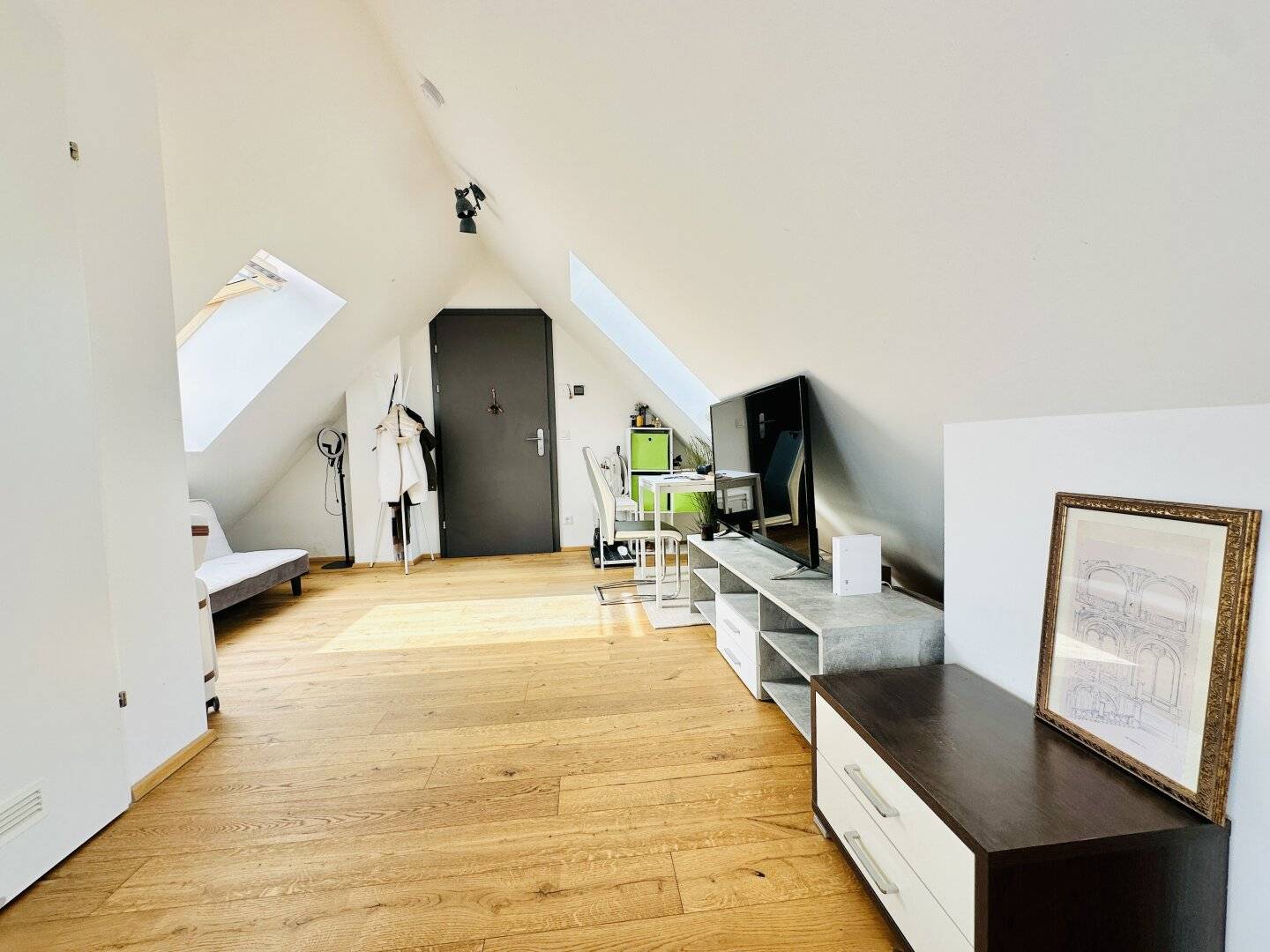 SOMMERAKTIONSPREIS! Tolle 2 Zimmerwohnung + Dachterrasse nahe der Alten Donau! Inkl. Einbauküche & Klimaanlage! U1 Alte Donau & Kagran!