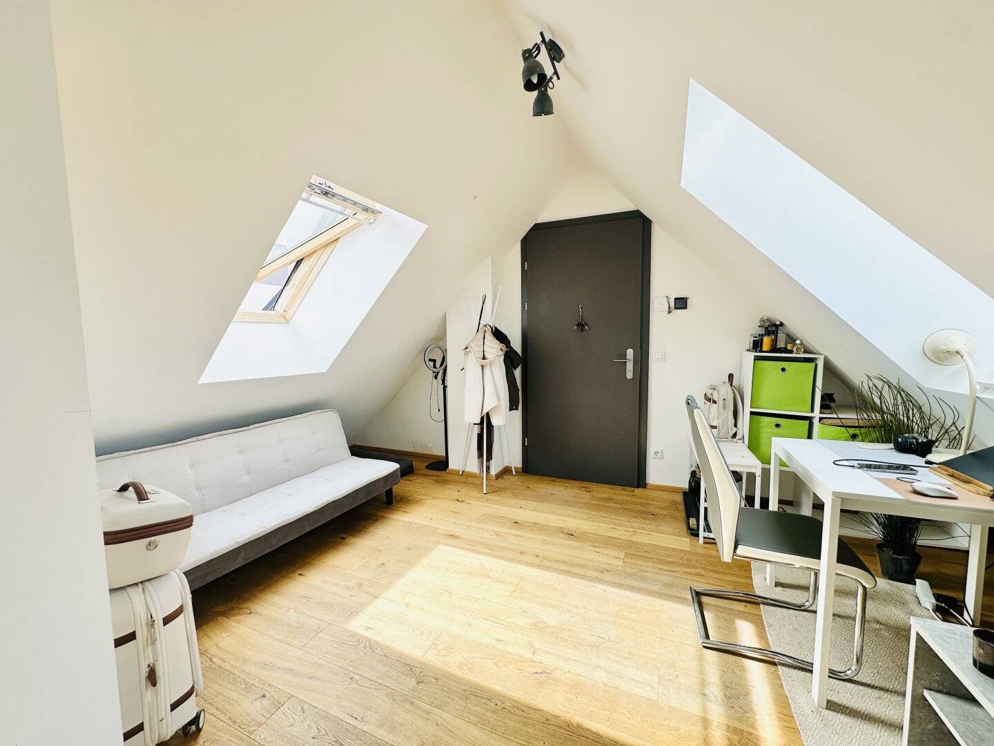 SOMMERAKTIONSPREIS! Tolle 2 Zimmerwohnung + Dachterrasse nahe der Alten Donau! Inkl. Einbauküche & Klimaanlage! U1 Alte Donau & Kagran!