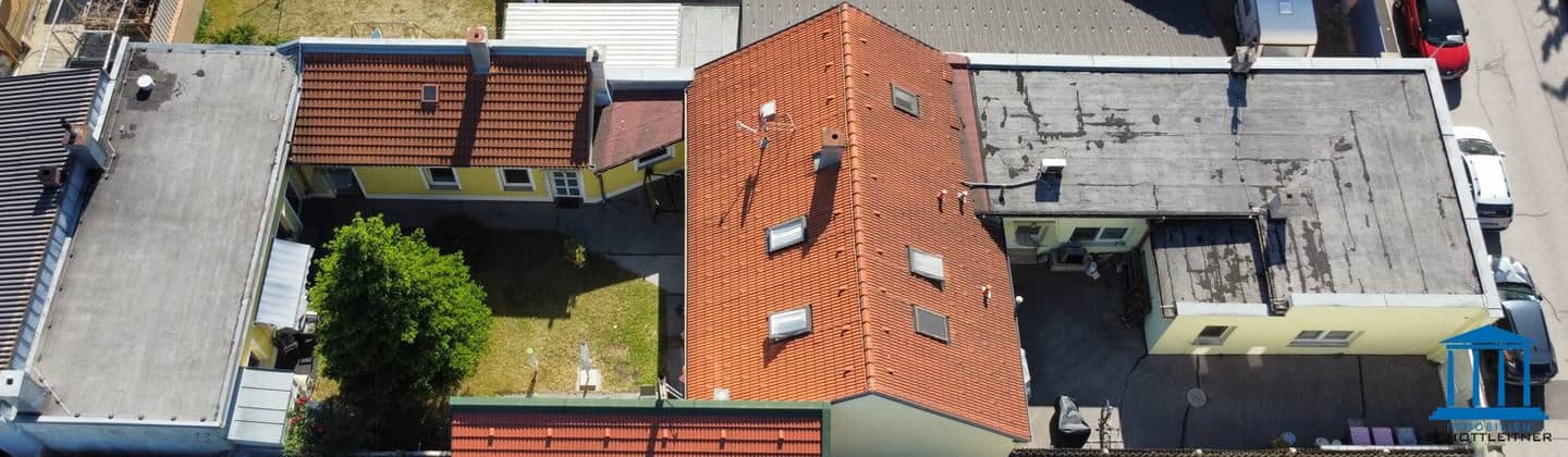 Infrastrukturell IDEAL gelegen - Mehrfamilienhaus mit FÜNF Wohneinheiten, Garten und Doppelgarage