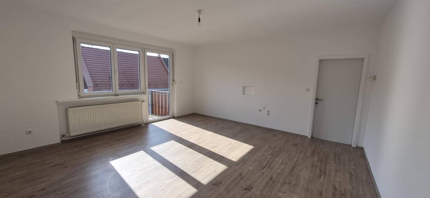 8200 Gleisdorf, Weizerstraße: 4-Zi. Wohnung oder Büro mit ca. 104,91m² Wfl. und Balkon