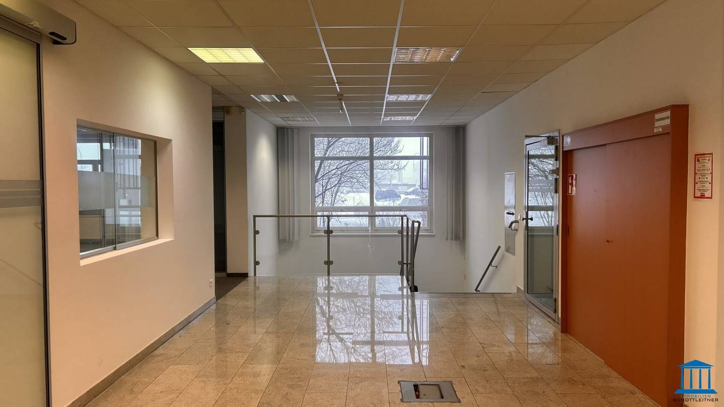 Barrierefreie Büroflächen mit Parkplätzen und guter Infrastruktur - Variante EG mit OG