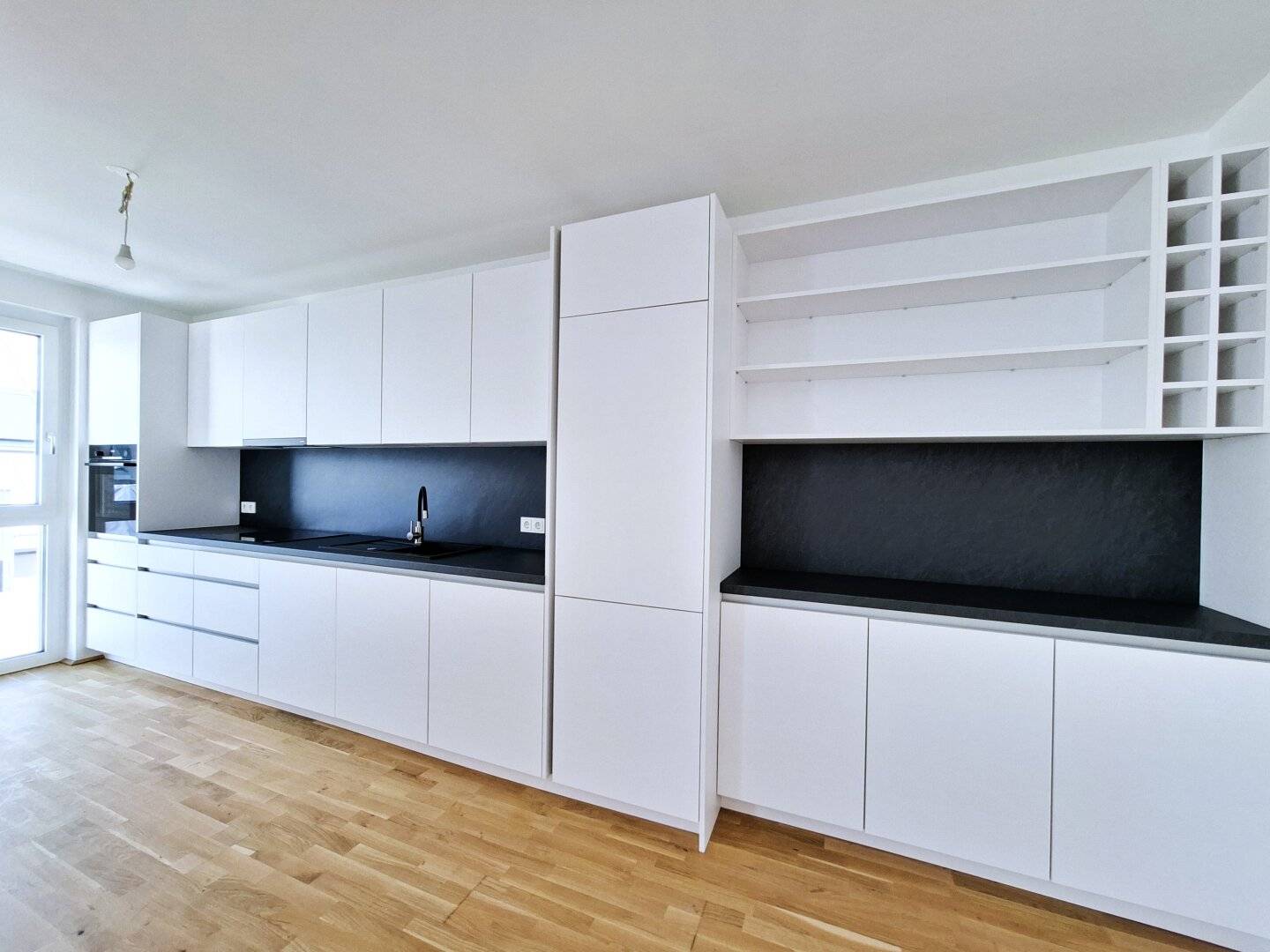 Großzügige 3 Zimmerdachgeschosswohnung + Terrasse in absoluter Ruhelage!! Tolle Lage - U1 Kagranerplatz! Nähe Alte Donau&Donauzentrum!
