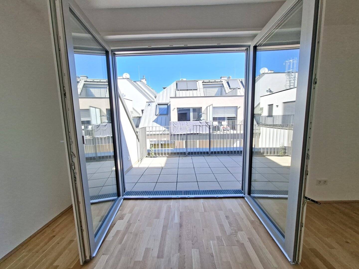 Attraktive Vorsorgewohnung: Helle 3-Zimmer-Dachgeschosswohnung mit Terrasse in Ruhelage – Top-Anbindung U1 Kagraner Platz, Nähe Alte Donau & Donauzentrum!