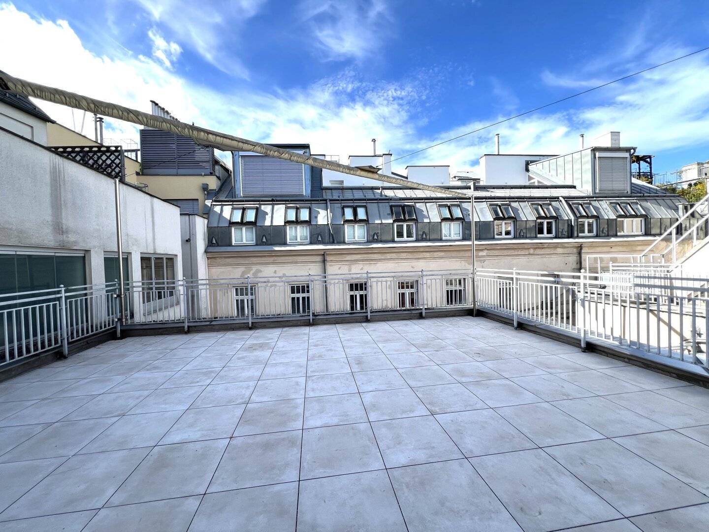 Klimatisierte 5-Zimmerwohnung mit 72 m² Terrasse am Kohlmarkt / Air conditioned 5-room flat with 72 m² terrace on Kohlmarkt