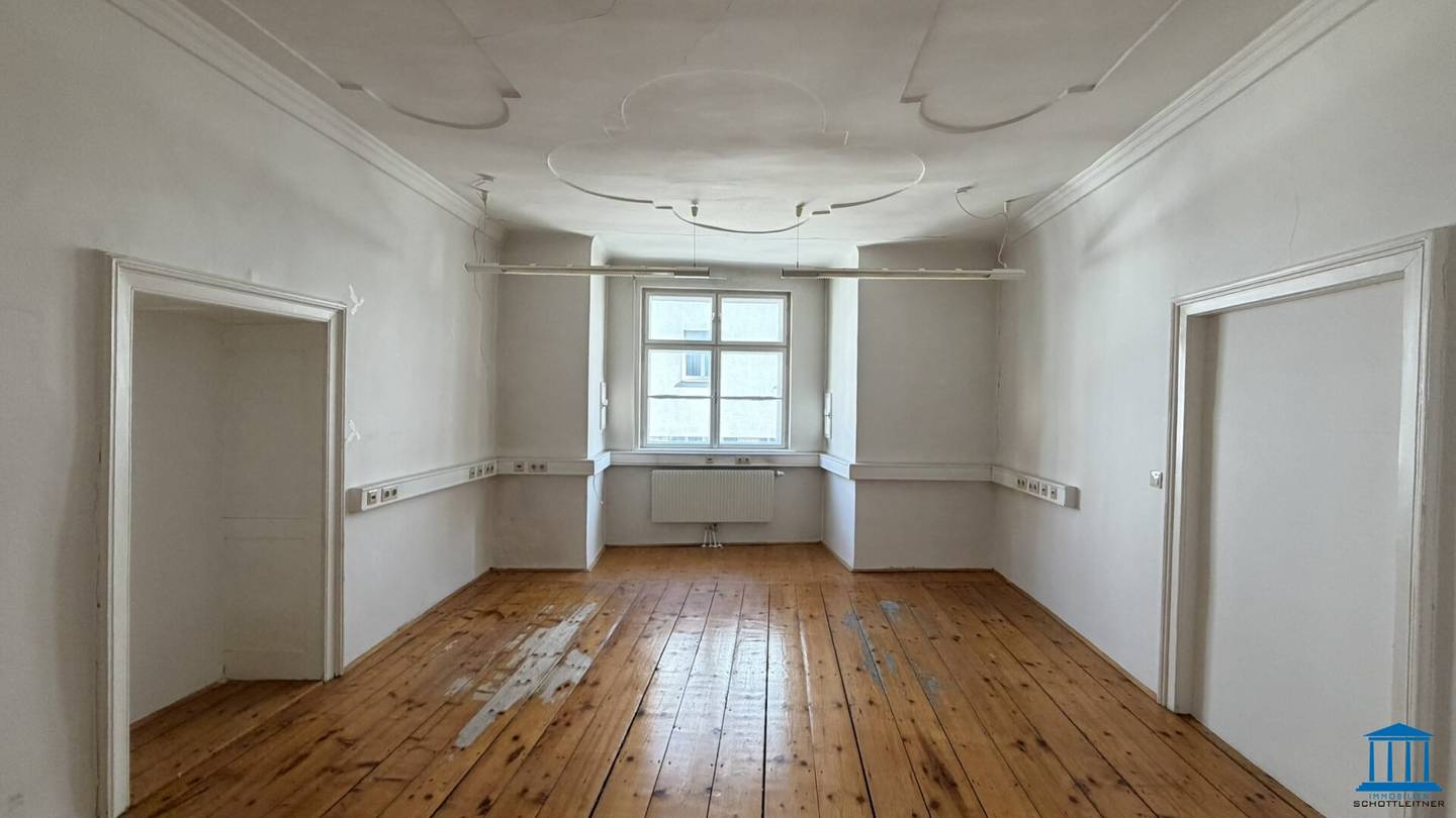 Charmantes Büro mit ALTBAU-Charakter in bester Innenstadtlage – PARKPLATZ-Option(en) im Innenhof!